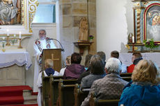 Bittprozession an der Weingartenkapelle (Foto: Karl-Franz Thiede)